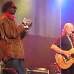 Willie Nelson and Snoop Dogg duet